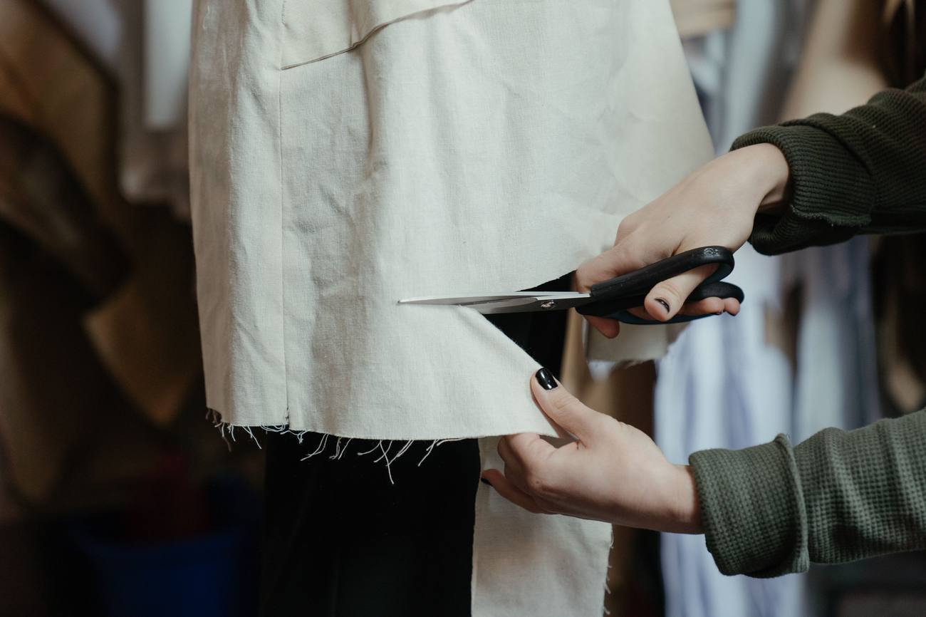 Hand cutting